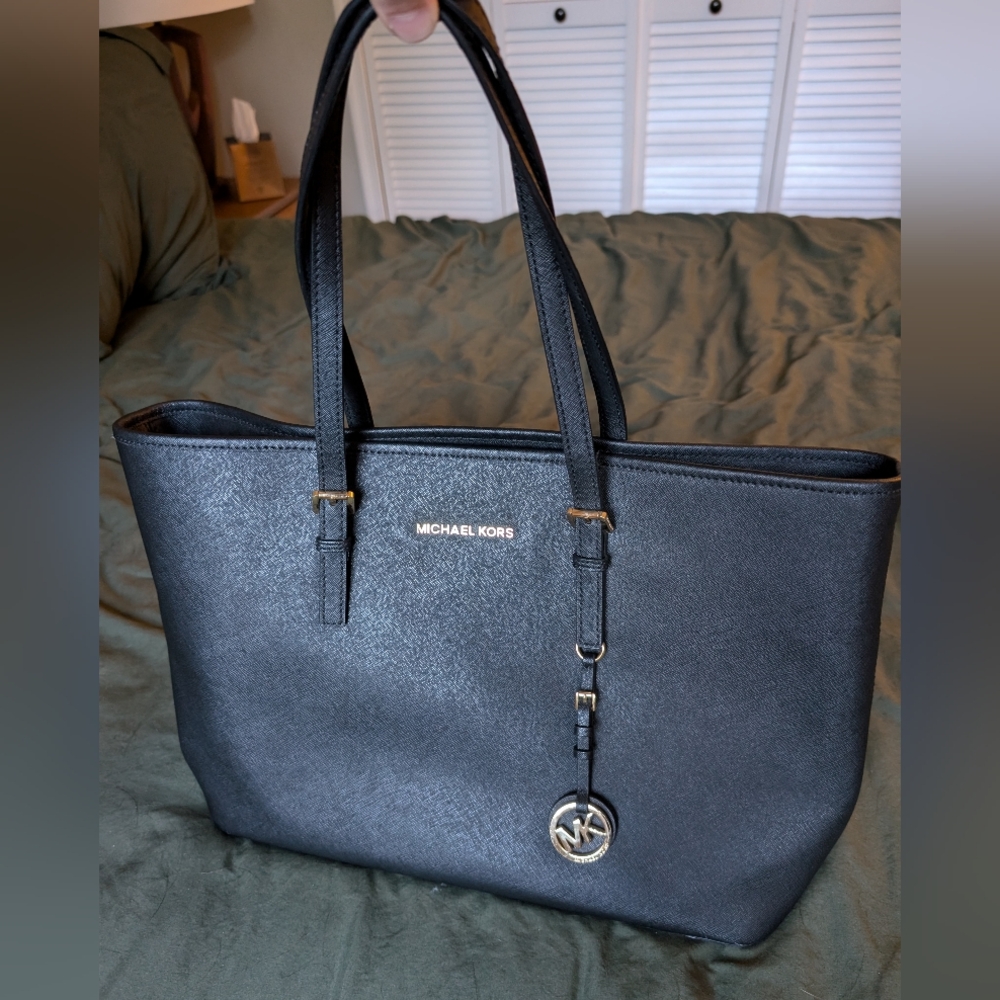 Michael Kors Jet Set Travel Saffiano Black Tote